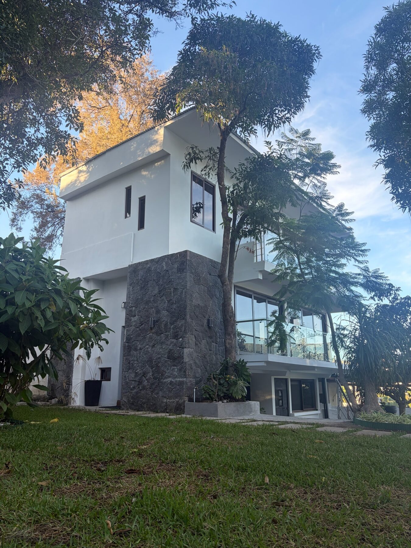 Tz'utujil Bay exterior above Lake Atitlán